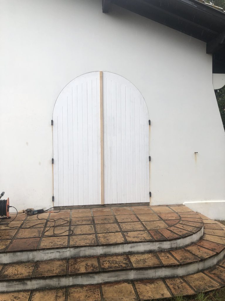 Volet-plein-cintre-sur-mesure-menuiserie-bordeaux-bayonne-mimizan-toulouse-arcachon-landes