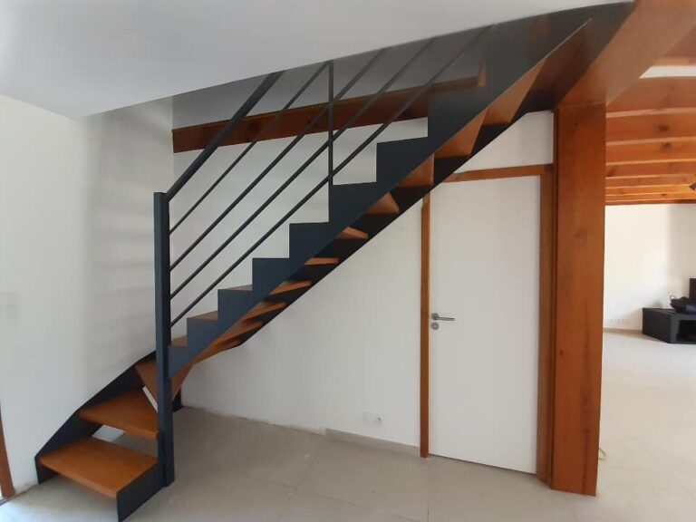 Escalier sur mesure en bois et accier