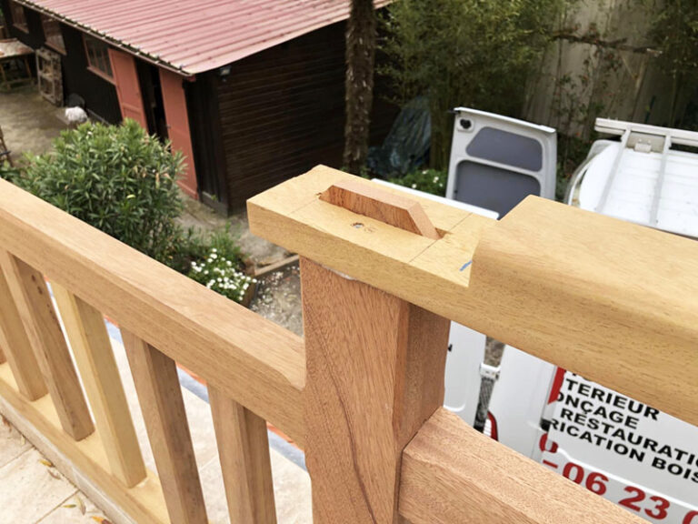 menuiserie-parentissoise-garde-corps-balcon-bois-iroko-terrasse-aquitaine-menuiserie-biscarrosse